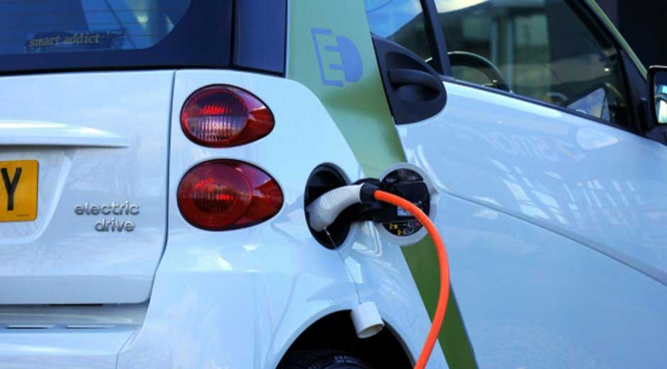 5-Considerations-When-Buying-Your-First-Electric-Car